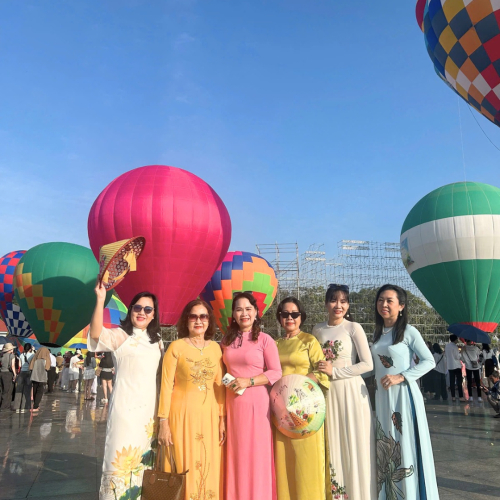 Hội Nữ Doanh Nhân Tham Gia Hoạt Động Khinh Khí Cầu Tại Festival Hoa – Kiểng Sa Đéc Lần II